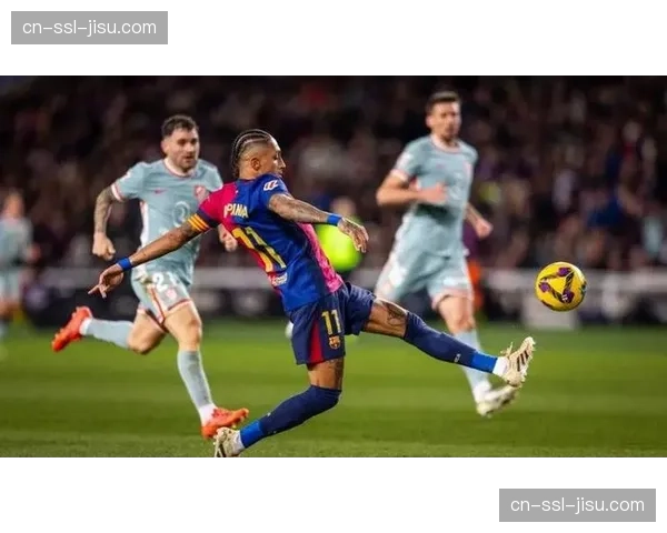 皇马积分榜从榜首滑落,巴萨3-0大胜重返西甲榜首 皇马积分榜从榜首滑落,巴萨3-0大胜重返西甲榜首