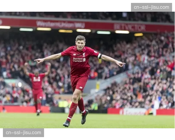 终场绝平后，安菲尔德KOP看台响起《你永不独行》